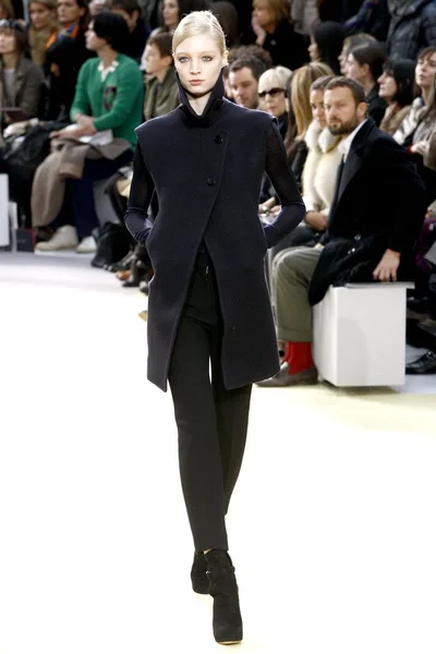 Look 15